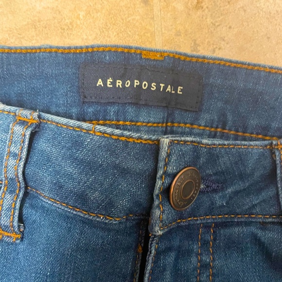 Blue Aeropostale midi jean shorts - Picture 3 of 3